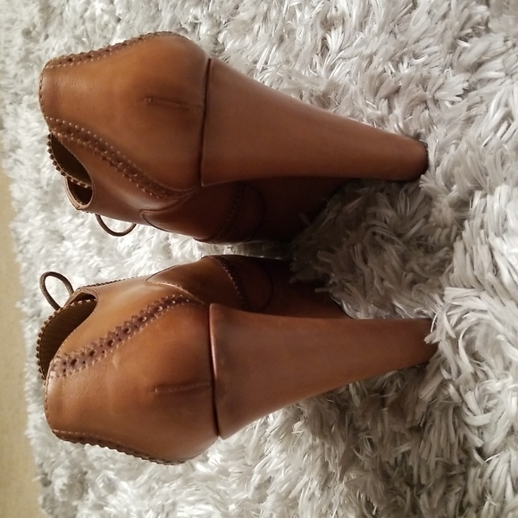 "GUCCI" Leather Wedges - Picture 4 of 8